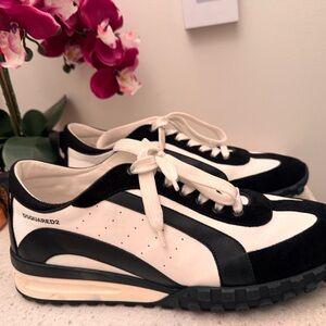 DSQUARED2 Monochrome Lace-Up Sneakers